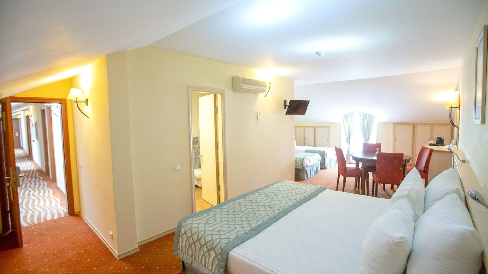 rooms-attic-room