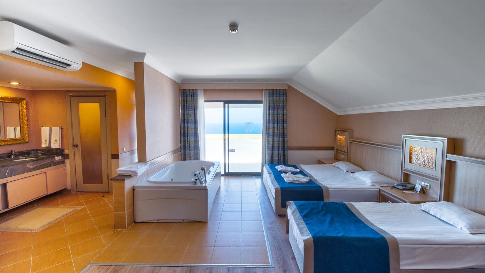 rooms-deluxe-suite