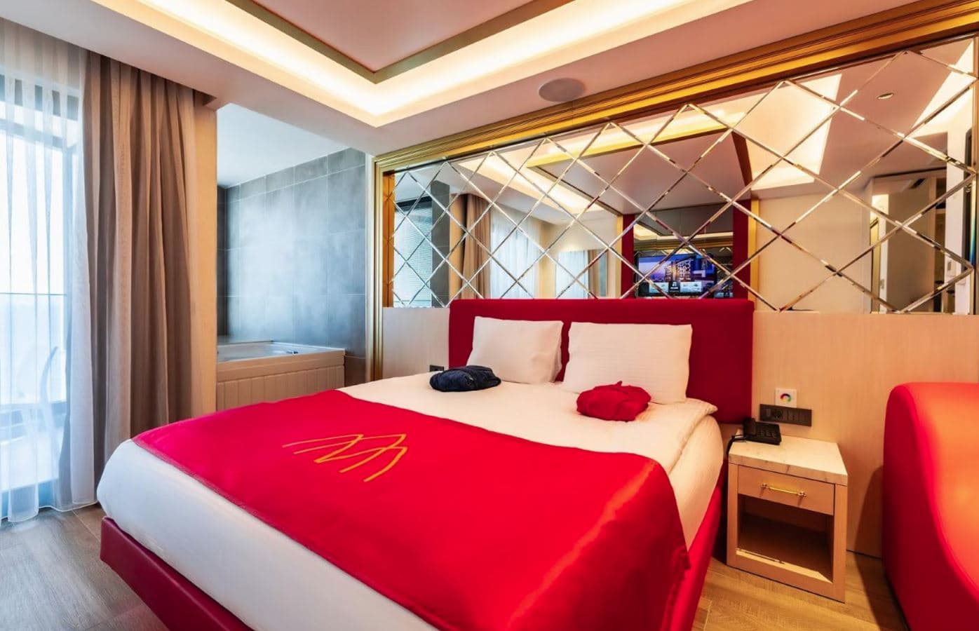 rooms-deluxe-suite-partial-sea-view-room