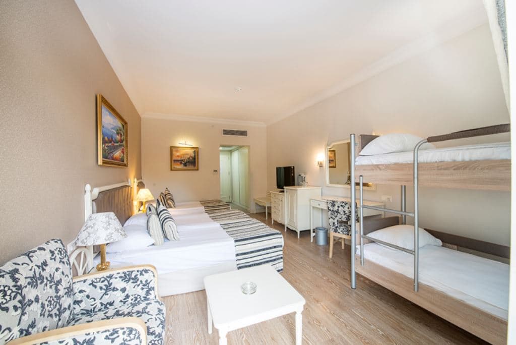 rooms-standard-room-land-view-with-bunkbed