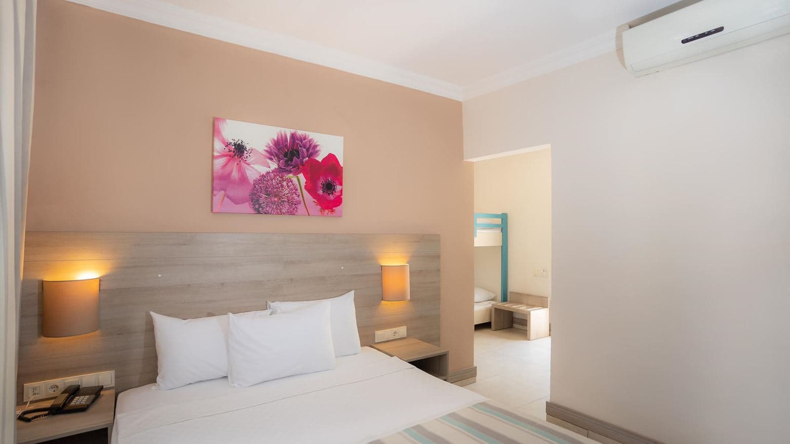 rooms-club-junior-family-room-with-bunkbed