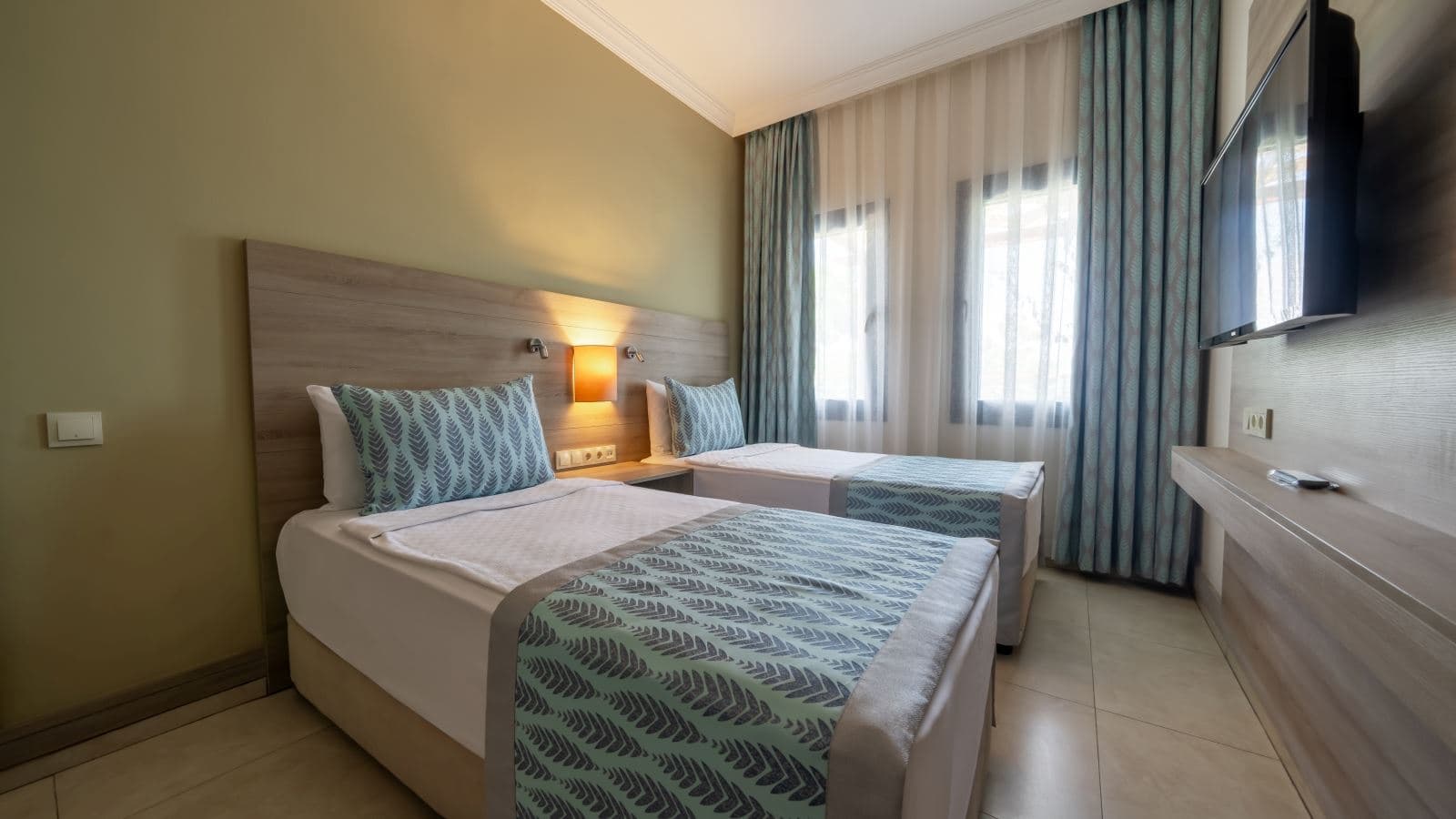 rooms-club-family-room