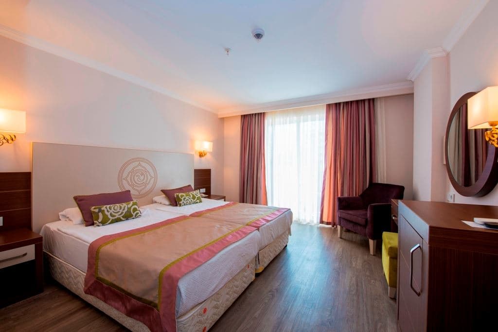 rooms-standard-room-land-view