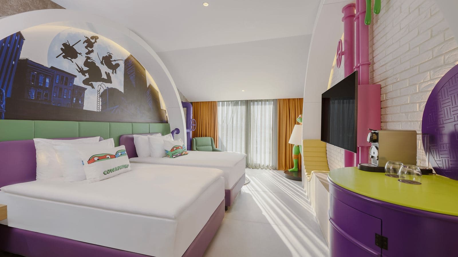 rooms-themed-deluxe-room