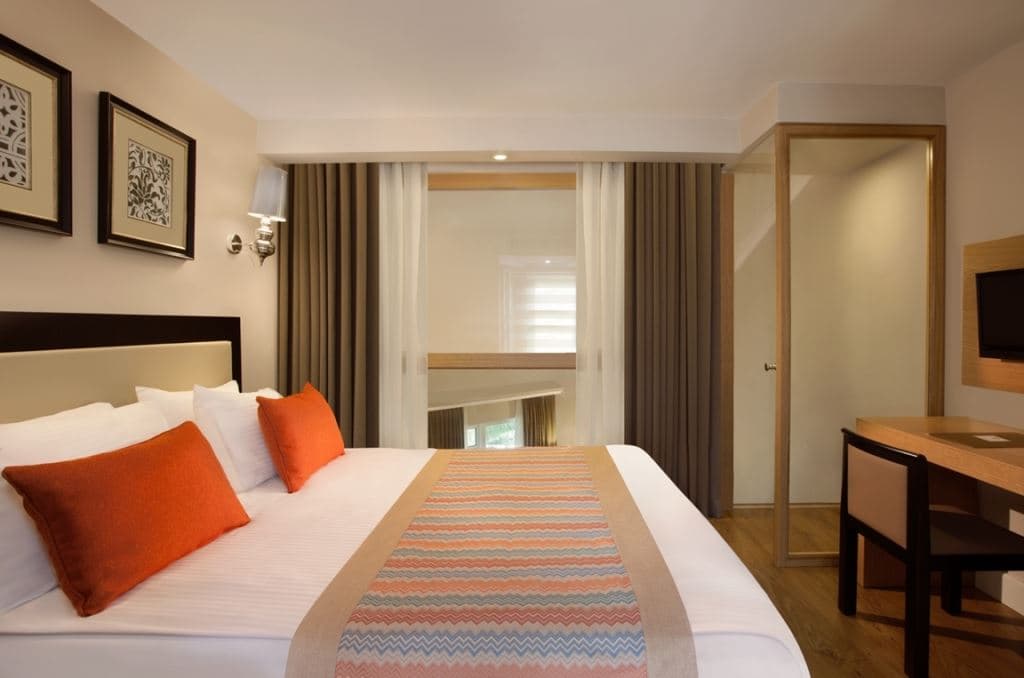 rooms-duplex-family-room