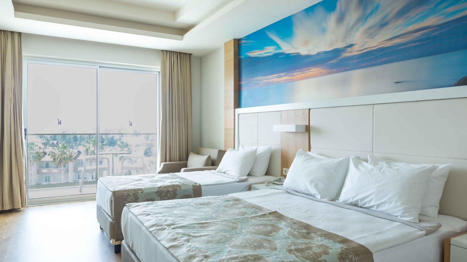 rooms-coral-room