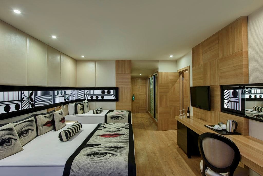 rooms-connection-room-sea-side-view