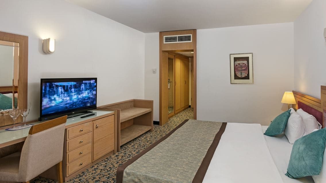 rooms-standard-room-land-view