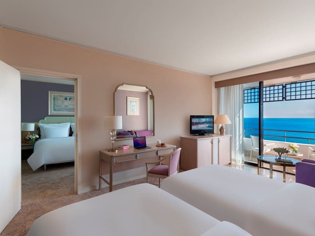 rooms-connection-room