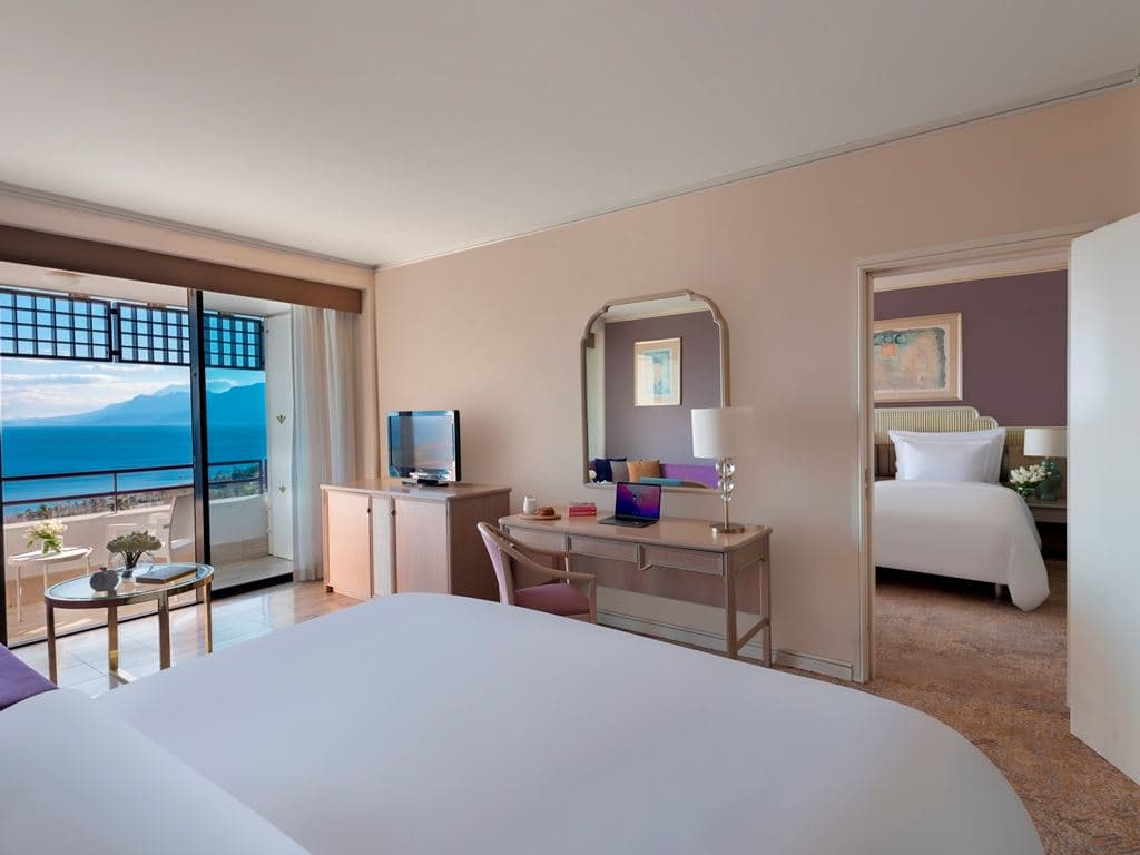 rooms-connection-room