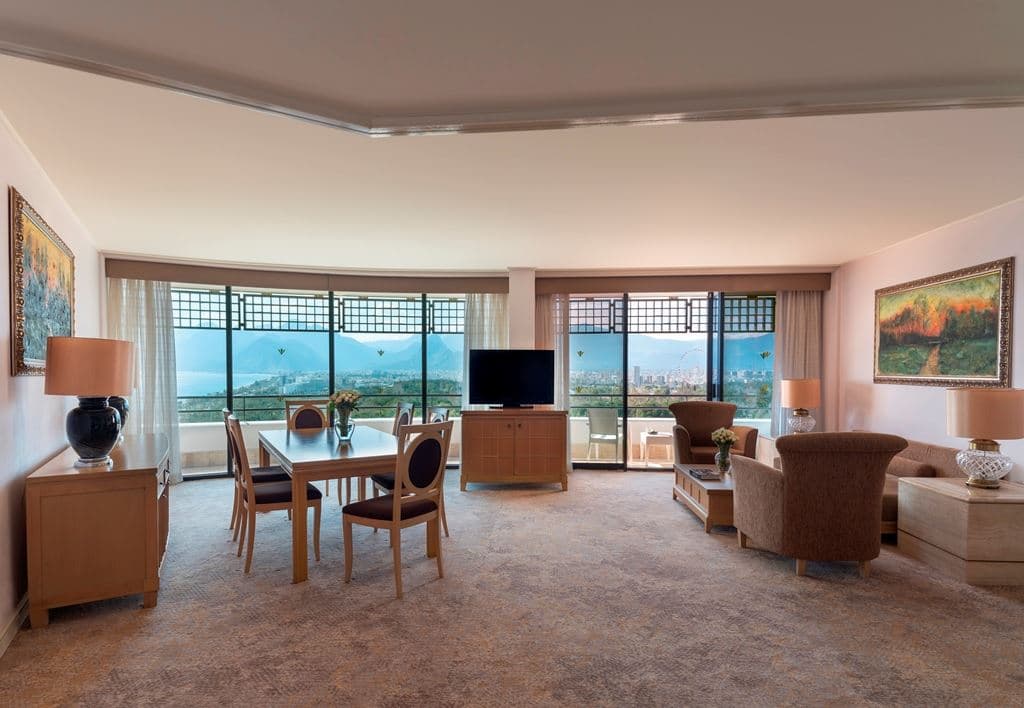 rooms-deluxe-suite