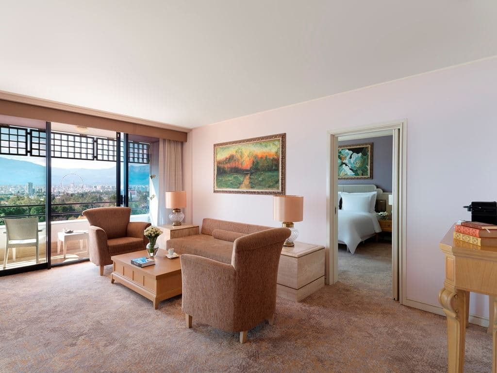 rooms-deluxe-suite