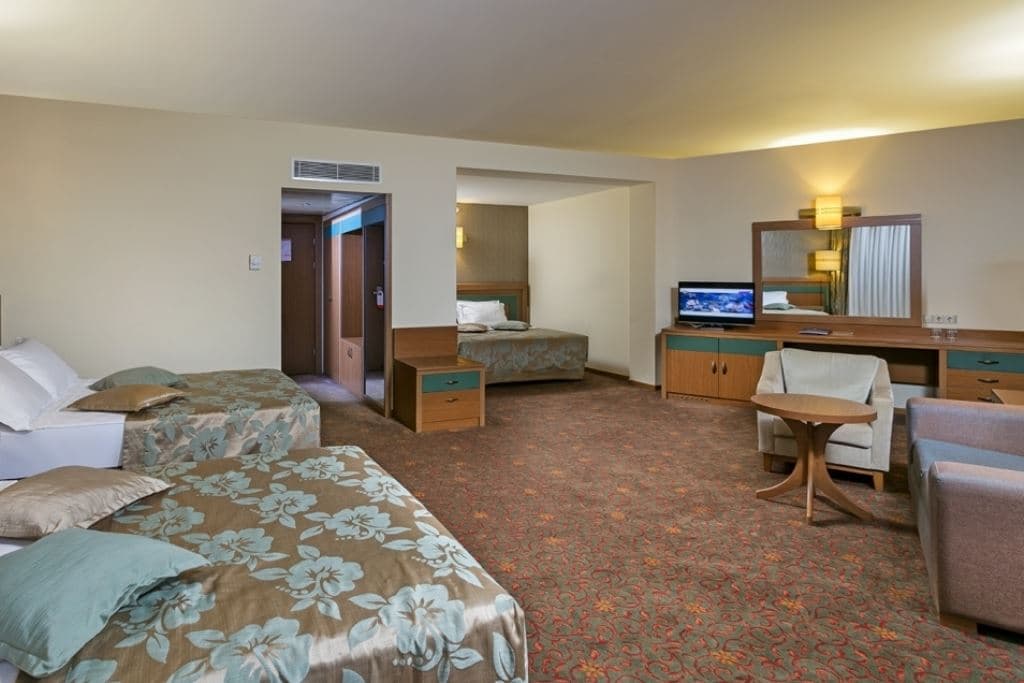 rooms-family-room-1-bedroom