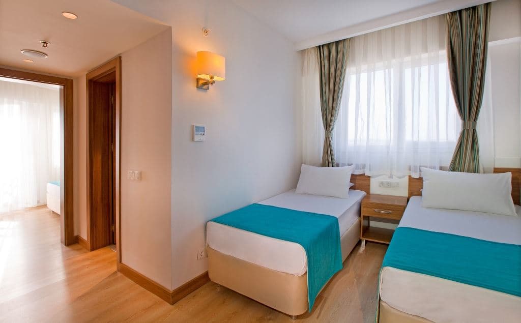 rooms-family-deluxe-room
