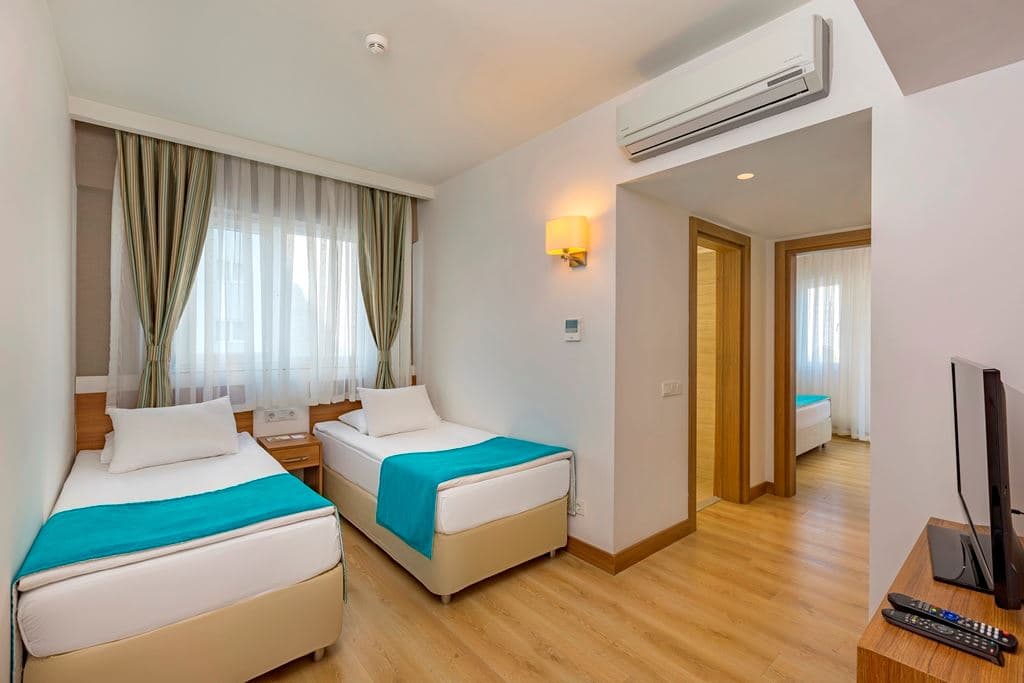rooms-family-deluxe-room