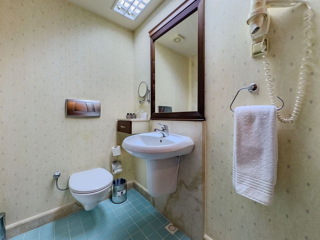 rooms-standard-club-room-with-balcony