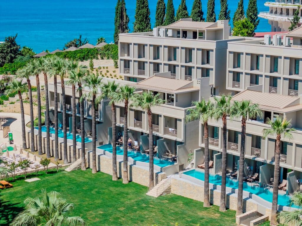 rooms-superior-swim-up-room-with-terrace