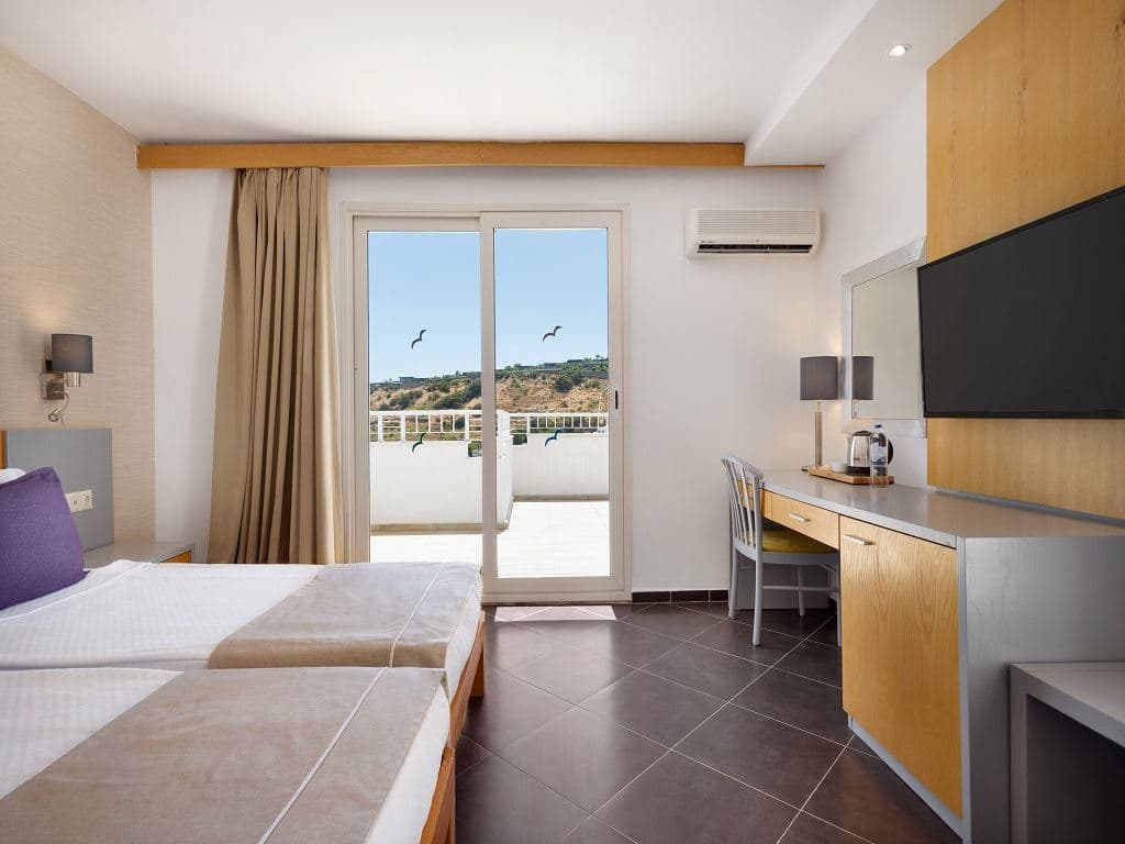 rooms-club-room-sea-view