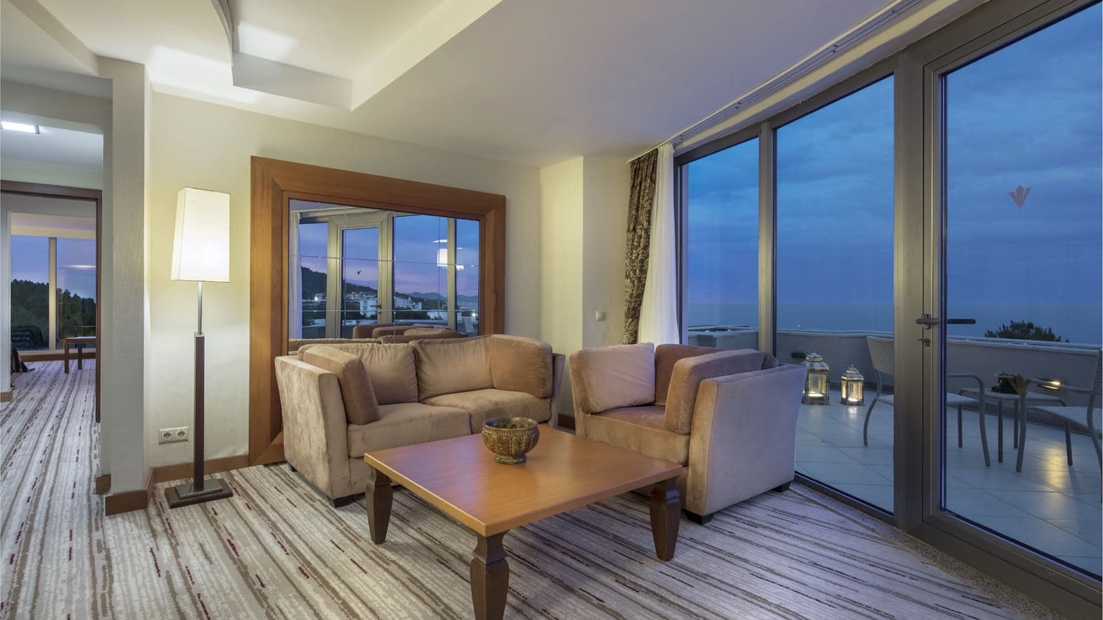 rooms-king-suite