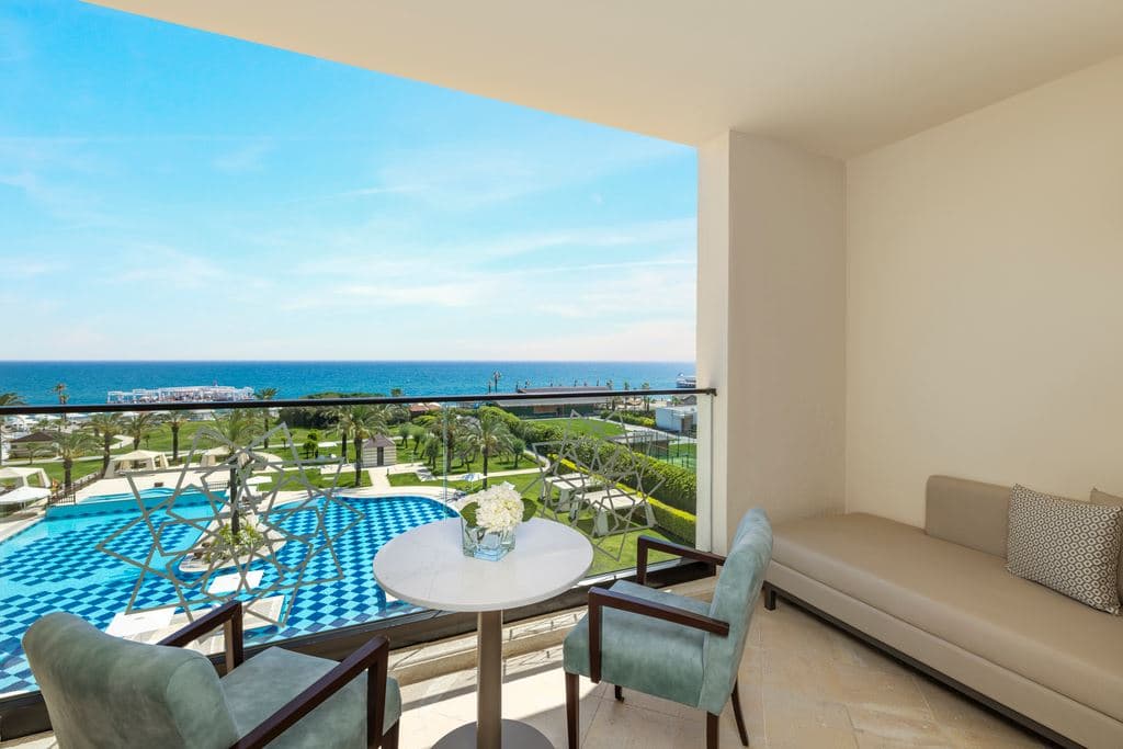 rooms-deluxe-room-sea-view