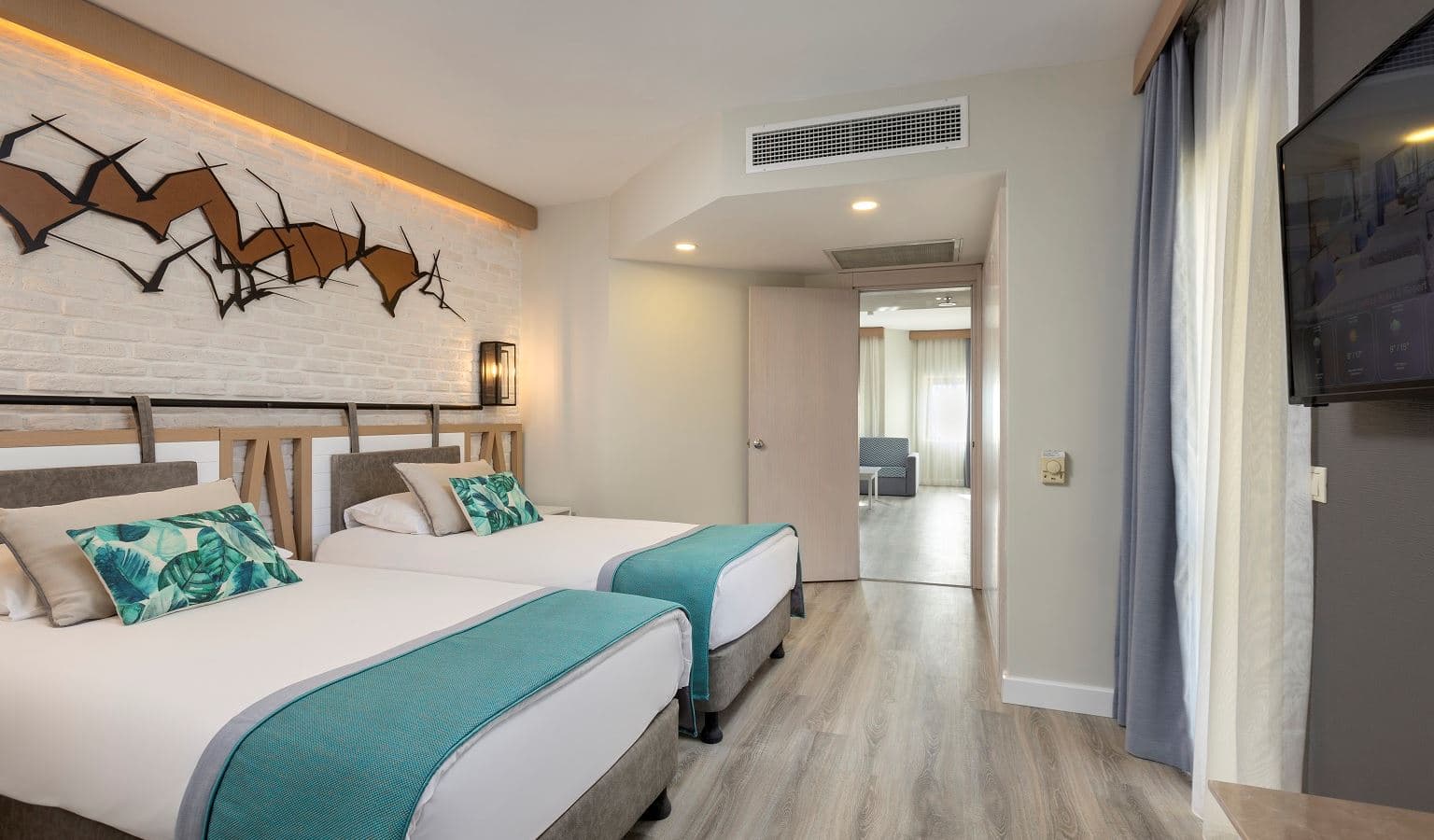 rooms-family-room