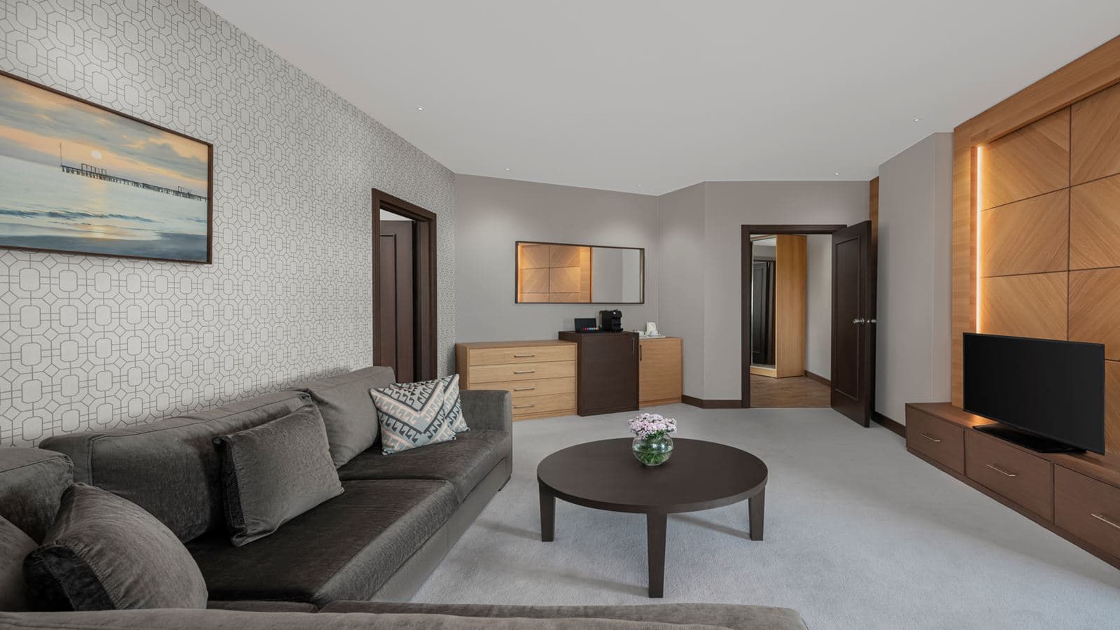 rooms-rose-king-suit