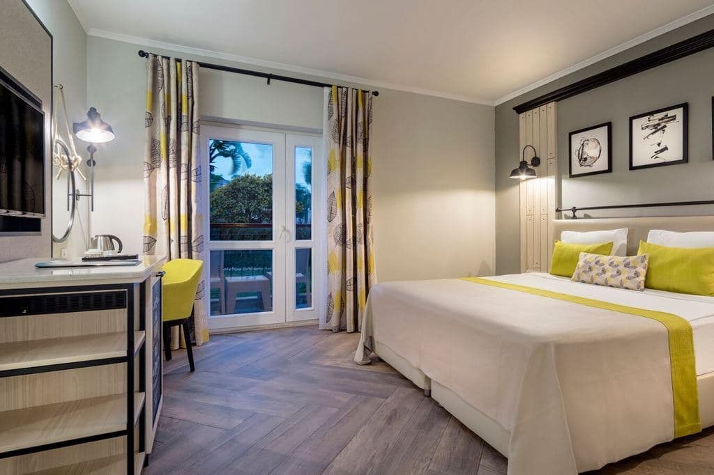 rooms-superior-room