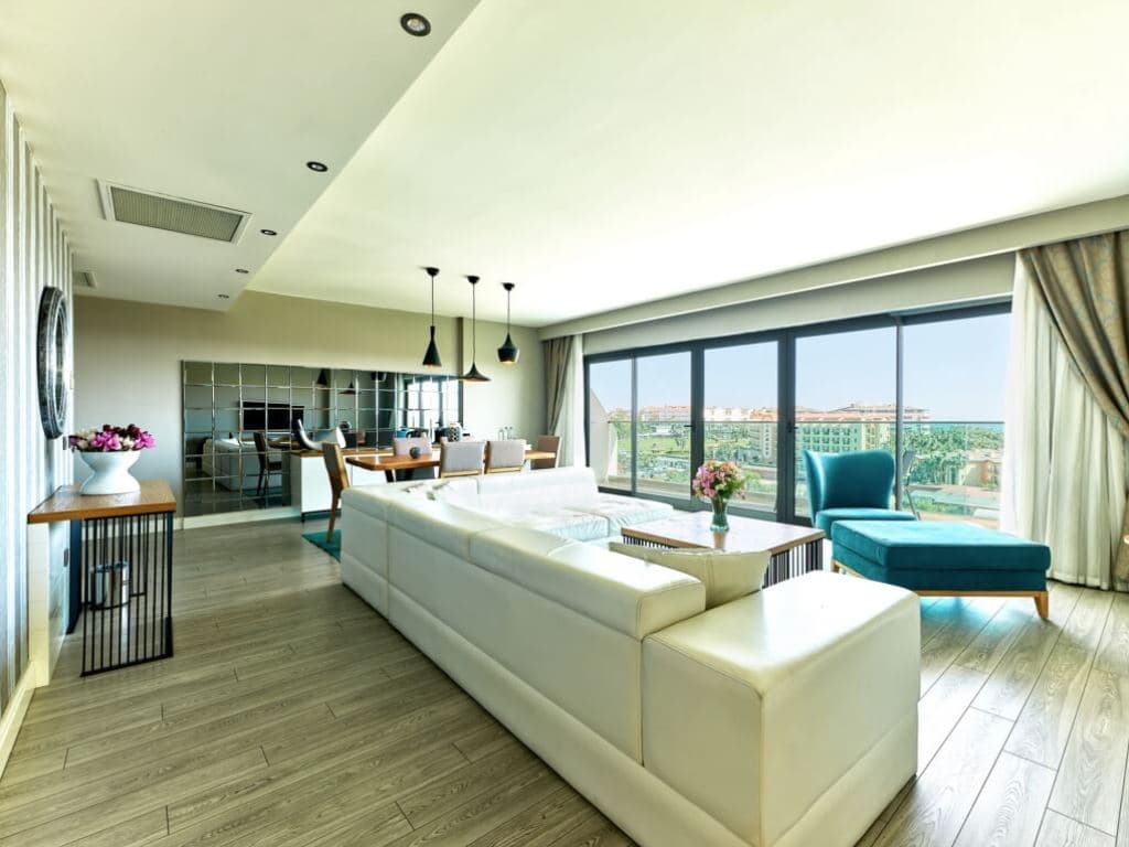 rooms-suit-room