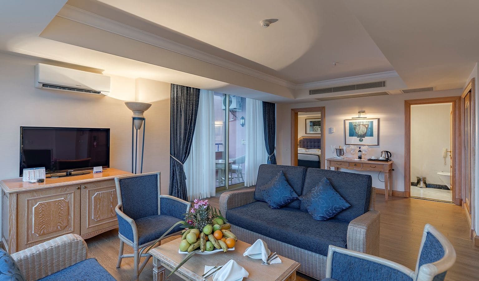 rooms-deluxe-suite