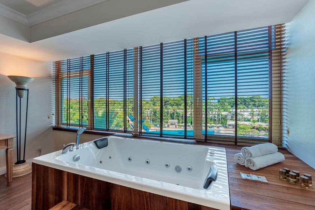 rooms-king-suite