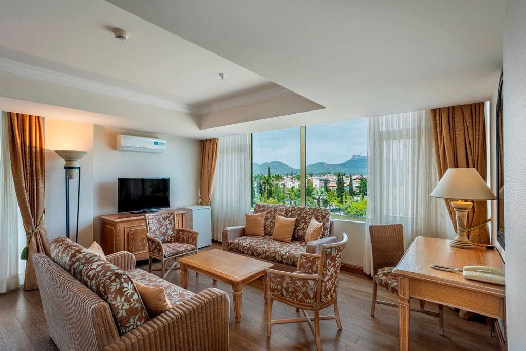 rooms-deluxe-suite