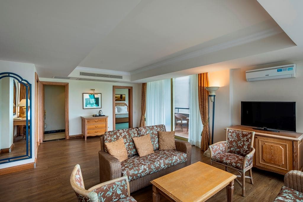 rooms-deluxe-suite