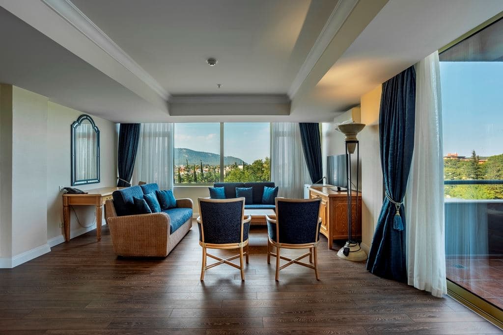 rooms-deluxe-suite