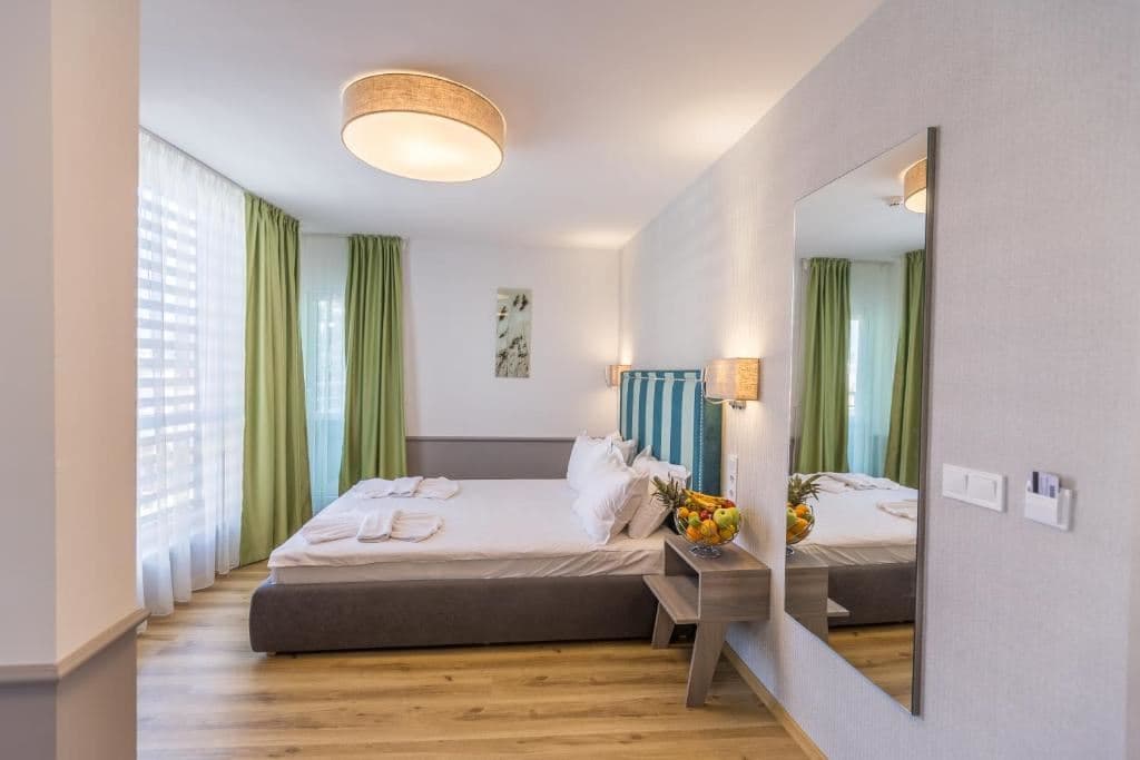 rooms-superior-room
