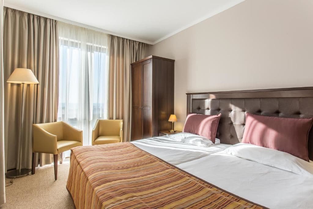 rooms-1-bedroom-standard-apartment-balcony-or-terrace