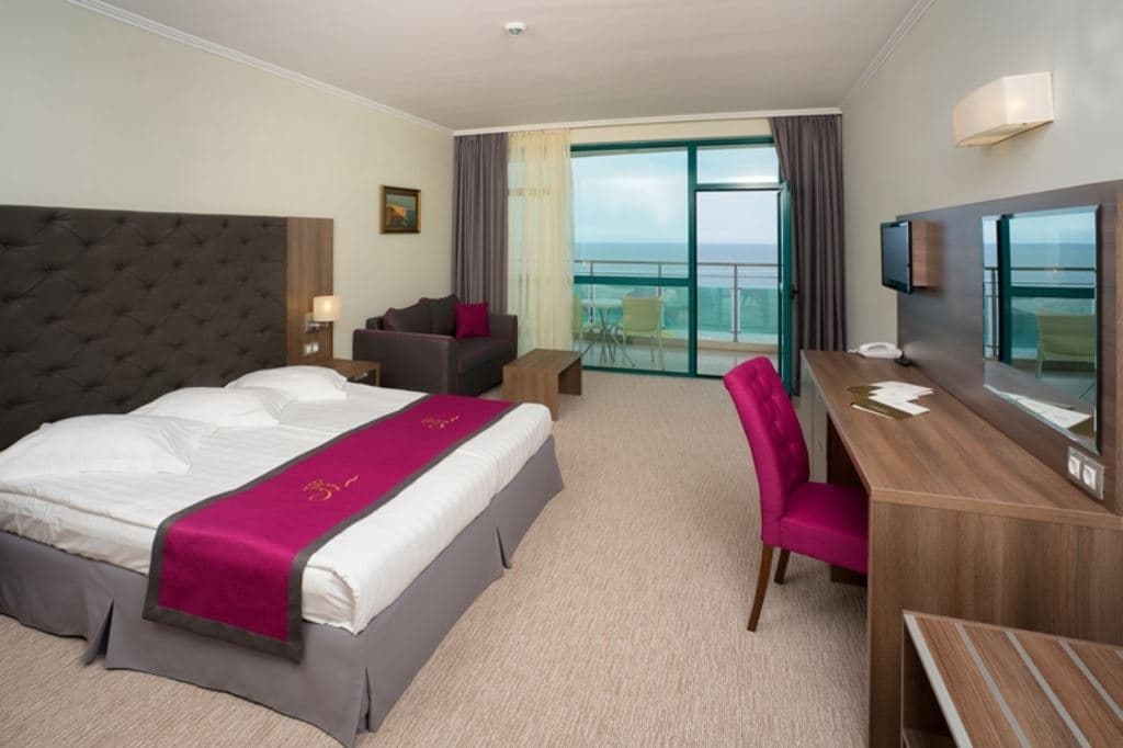 rooms-standard-room-gardenview-balcony