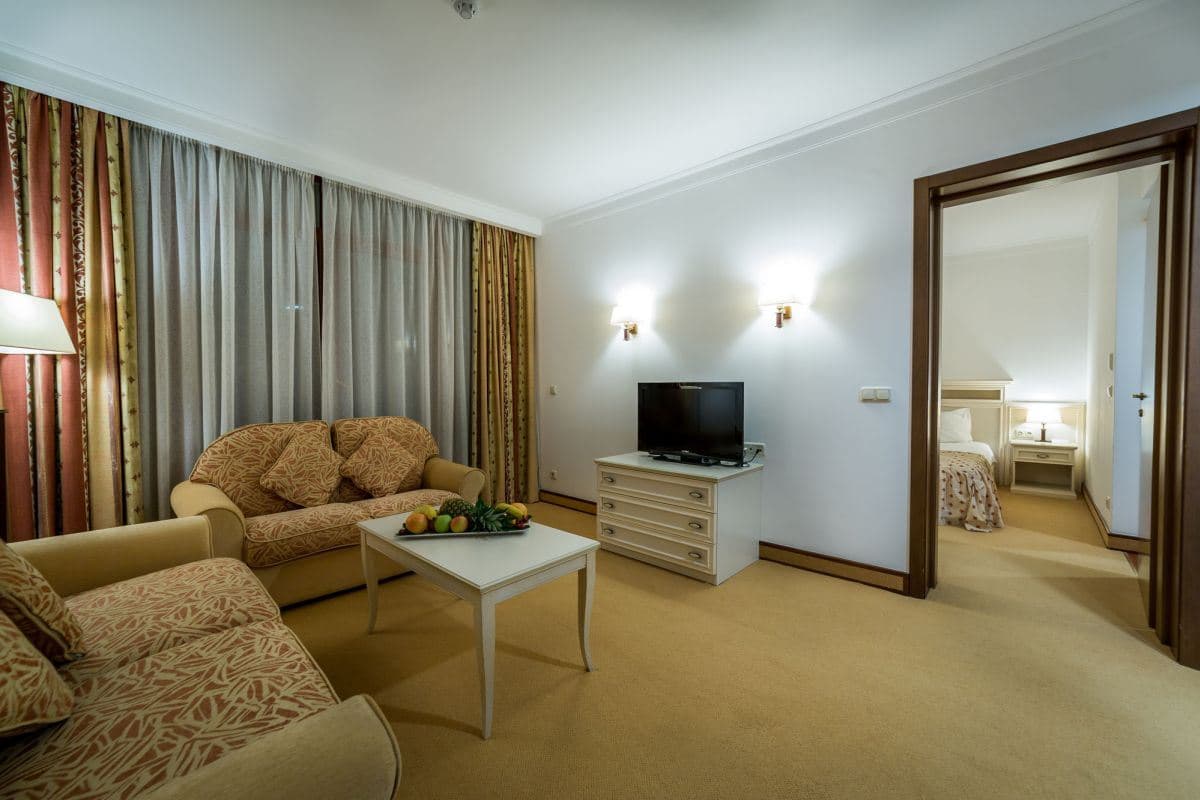 rooms-standard-suite-balcony