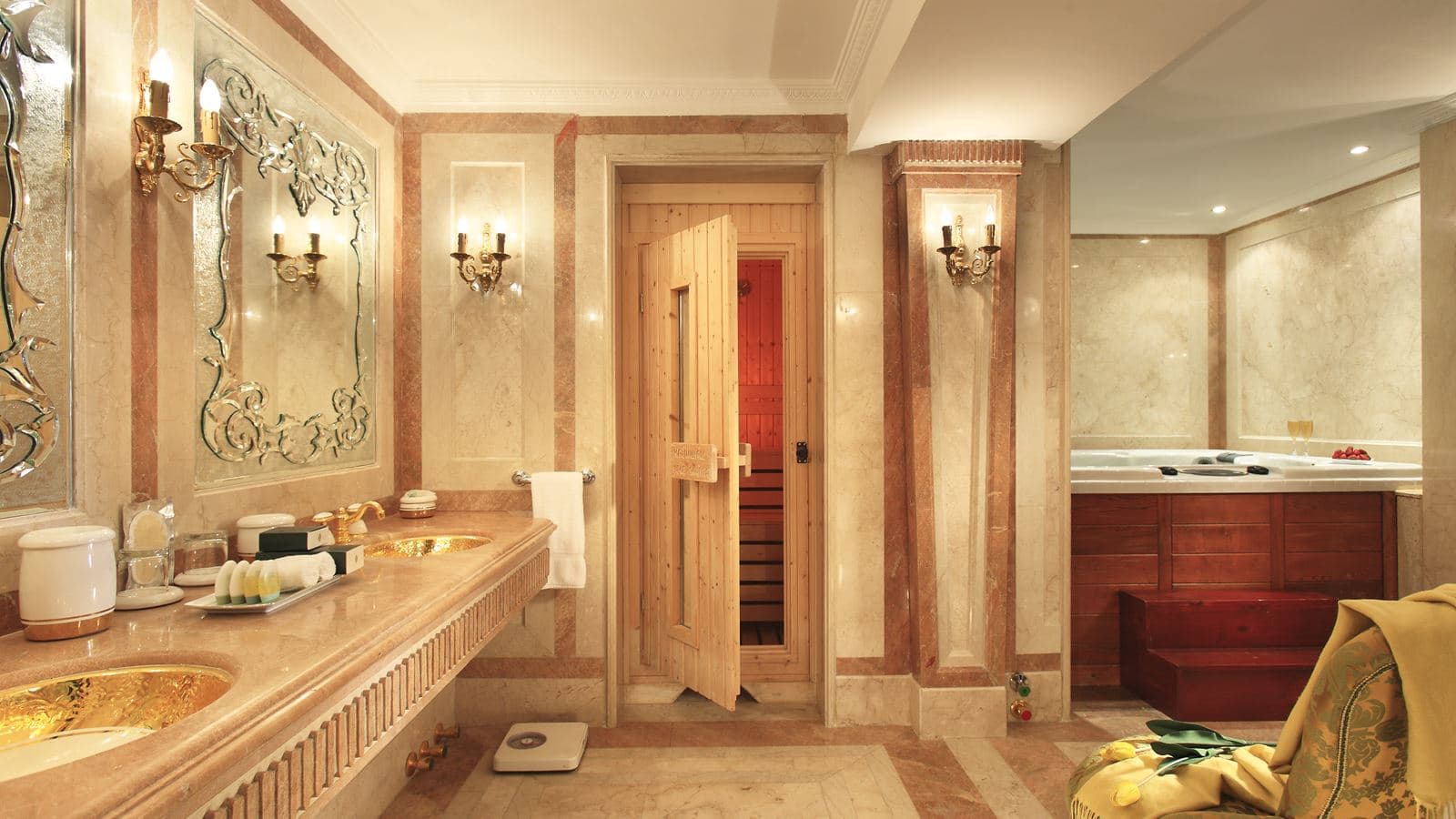 rooms-royale-suite