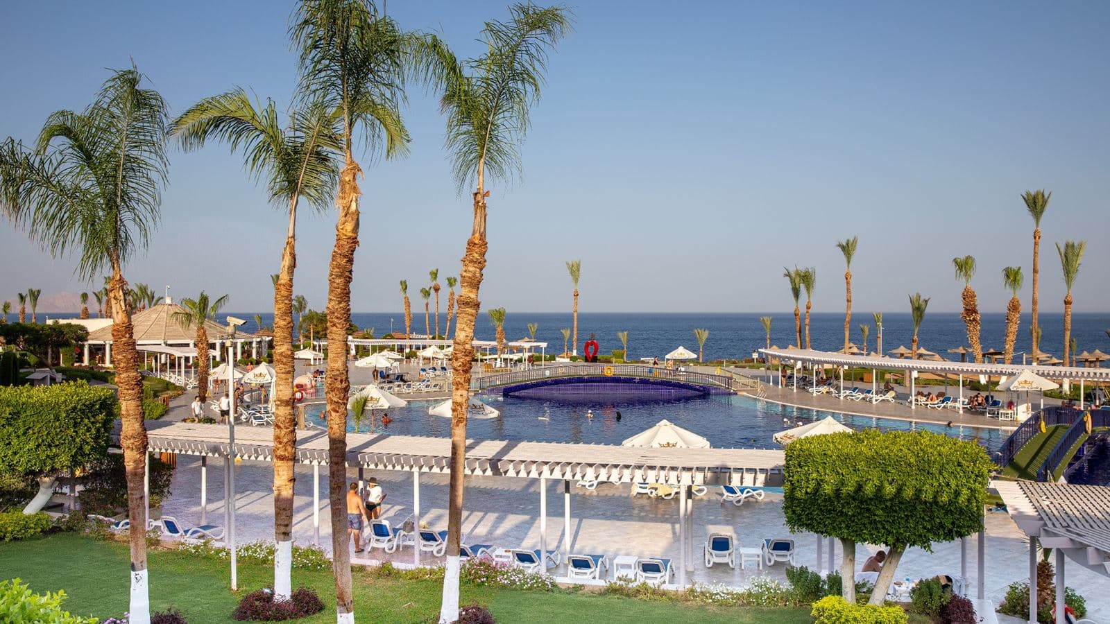 rooms-deluxe-beach-front
