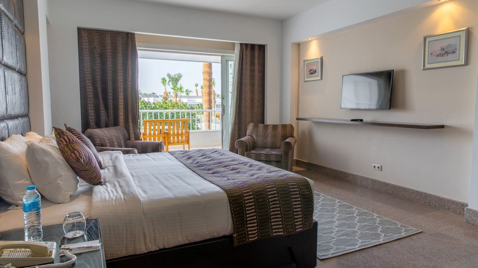 rooms-family-suite-pool-view