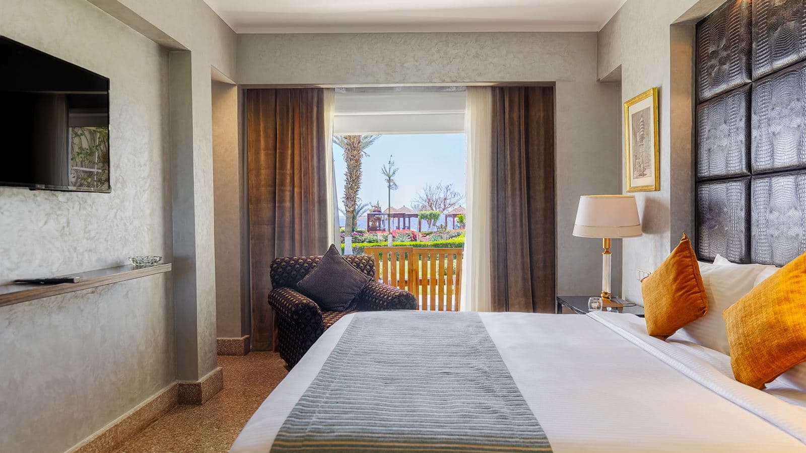 rooms-honeymoon-suite