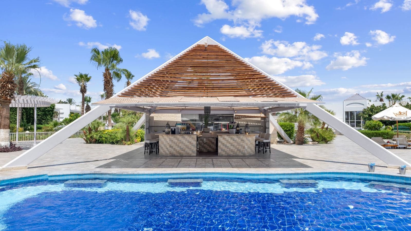 bars-pyramid-bar