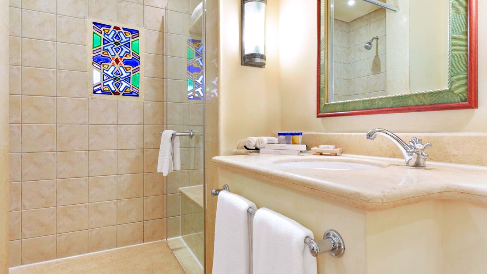 rooms-standard-room-pool-view