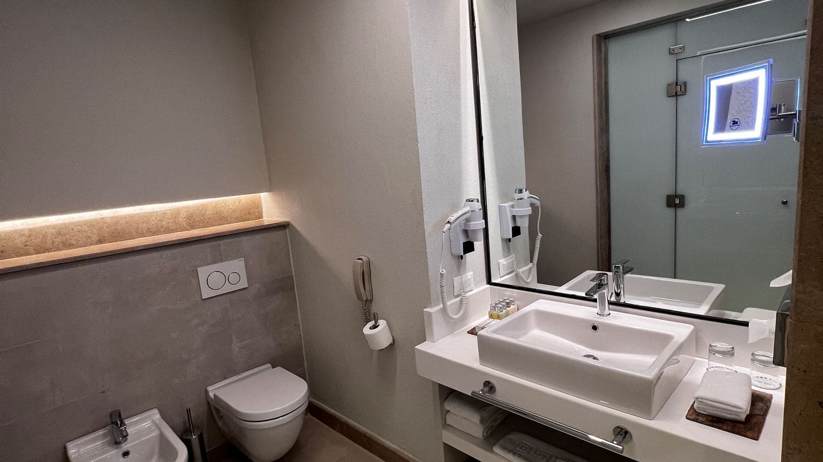 rooms-deluxe-pool