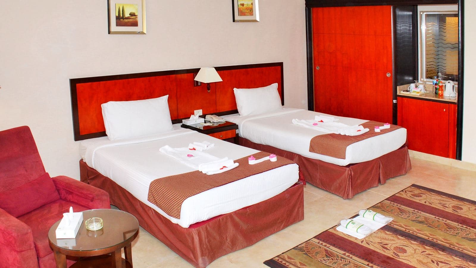 rooms-deluxe-room