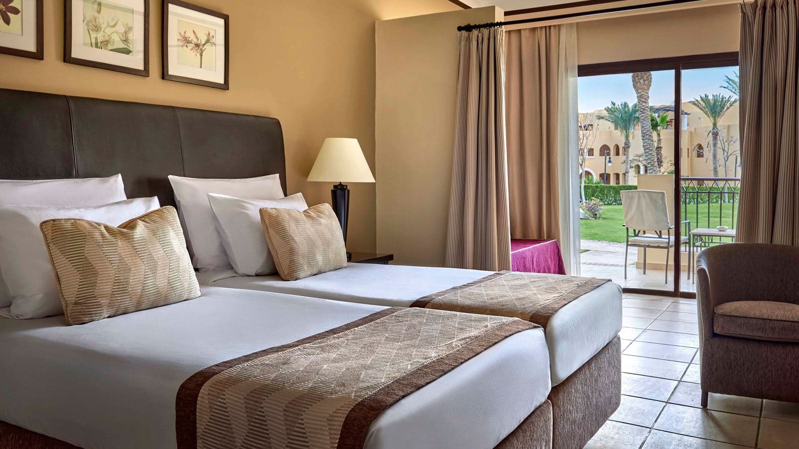 rooms-deluxe-room-garden-view