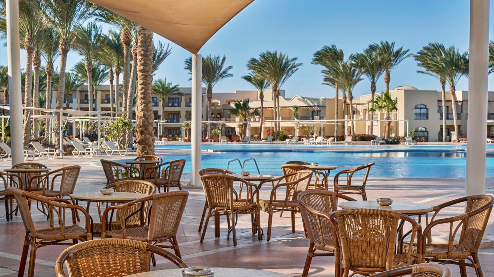 bars-nesma-pool-bar