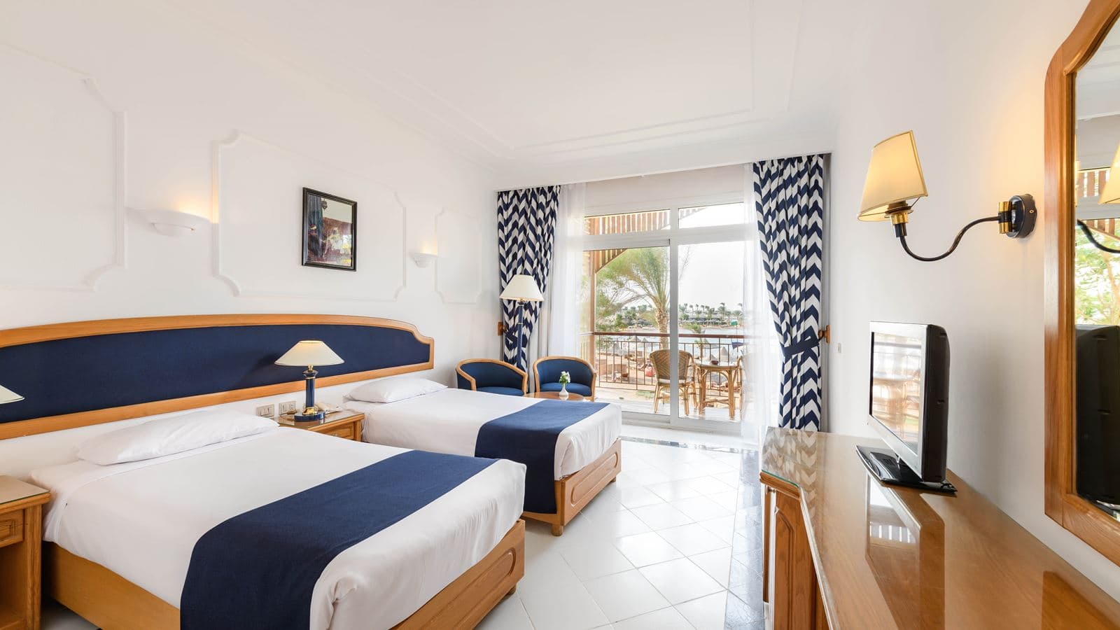 rooms-deluxe-club-room-beach-front