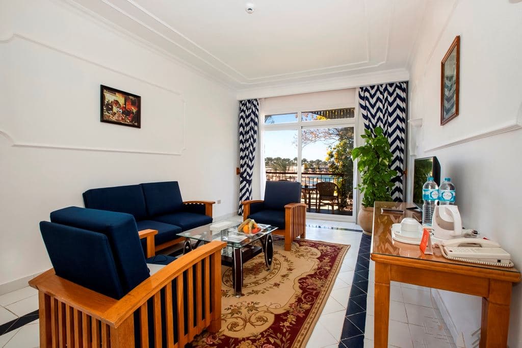 rooms-deluxe-club-suite-beach-front