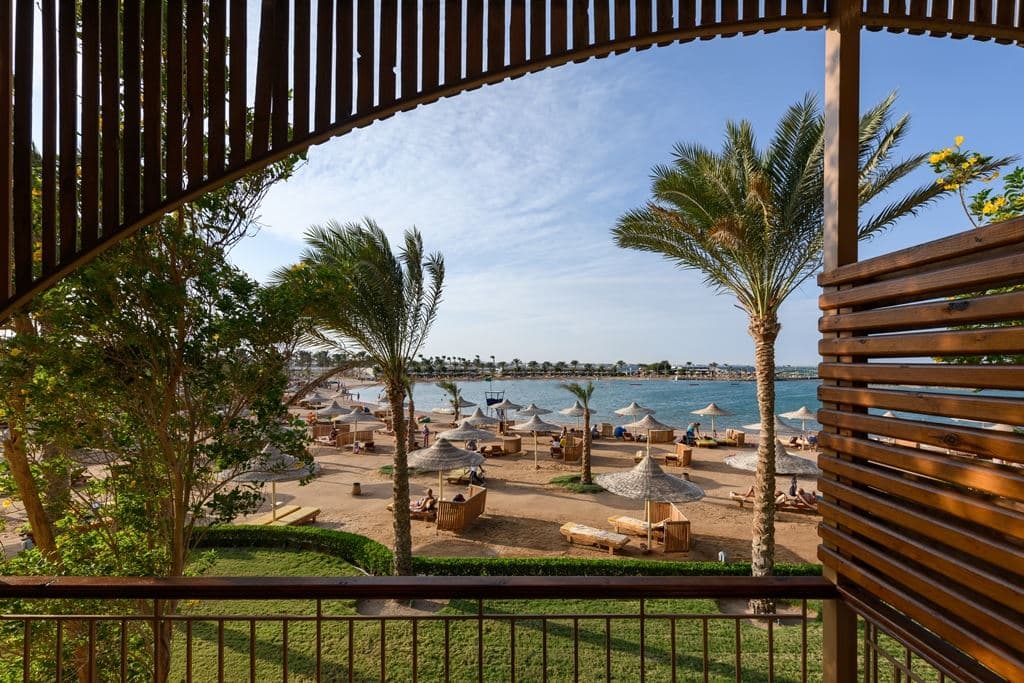 rooms-deluxe-club-suite-beach-front